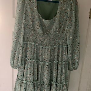 Cute dress for fall or spring.